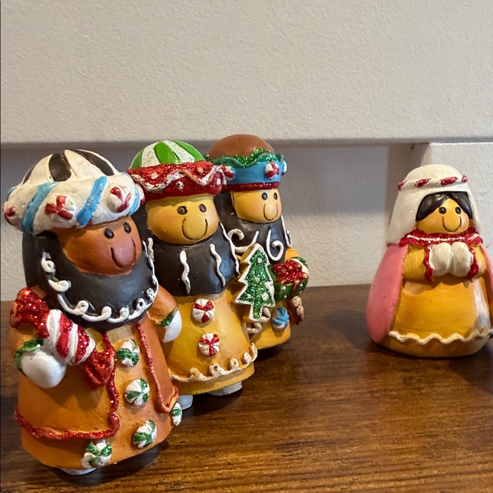 Gingerbread Nativity Figurine Set - Picture 2 of 9
